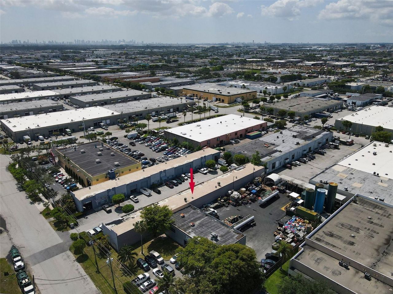 8450 NW 68 St, Doral, FL 33166 Photo