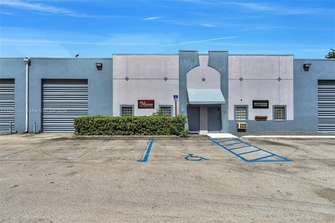 8450 NW 68 St, Doral, FL 33166 Photo