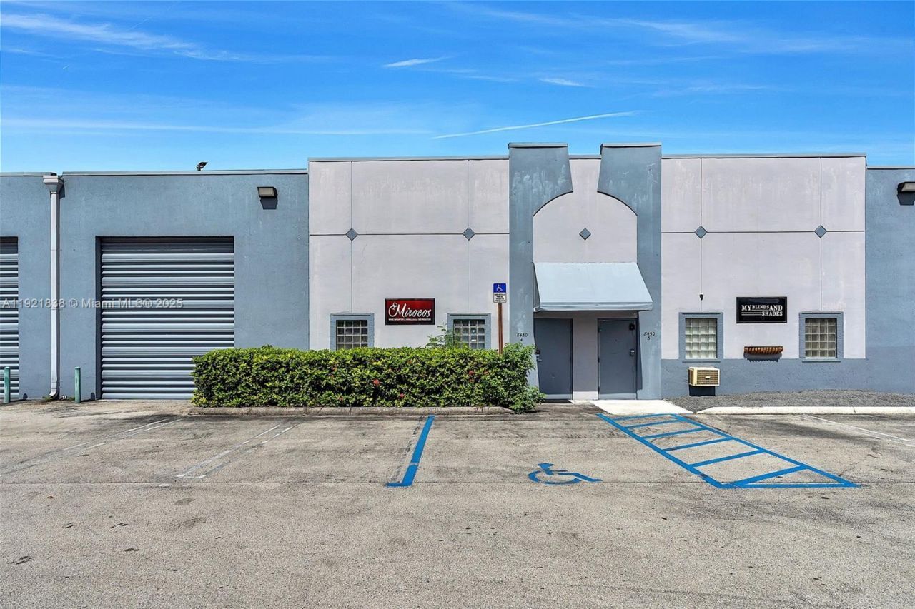 8450 NW 68 St, Doral, FL 33166 Photo