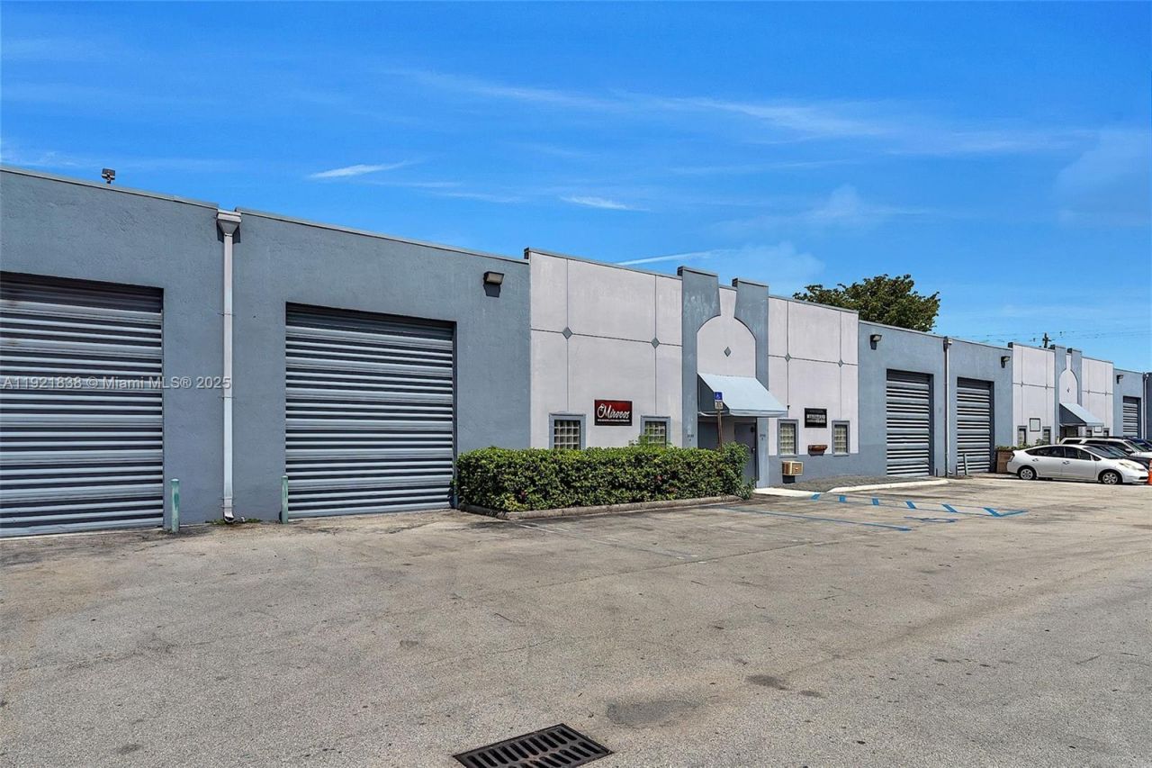 8450 NW 68 St, Doral, FL 33166 Photo