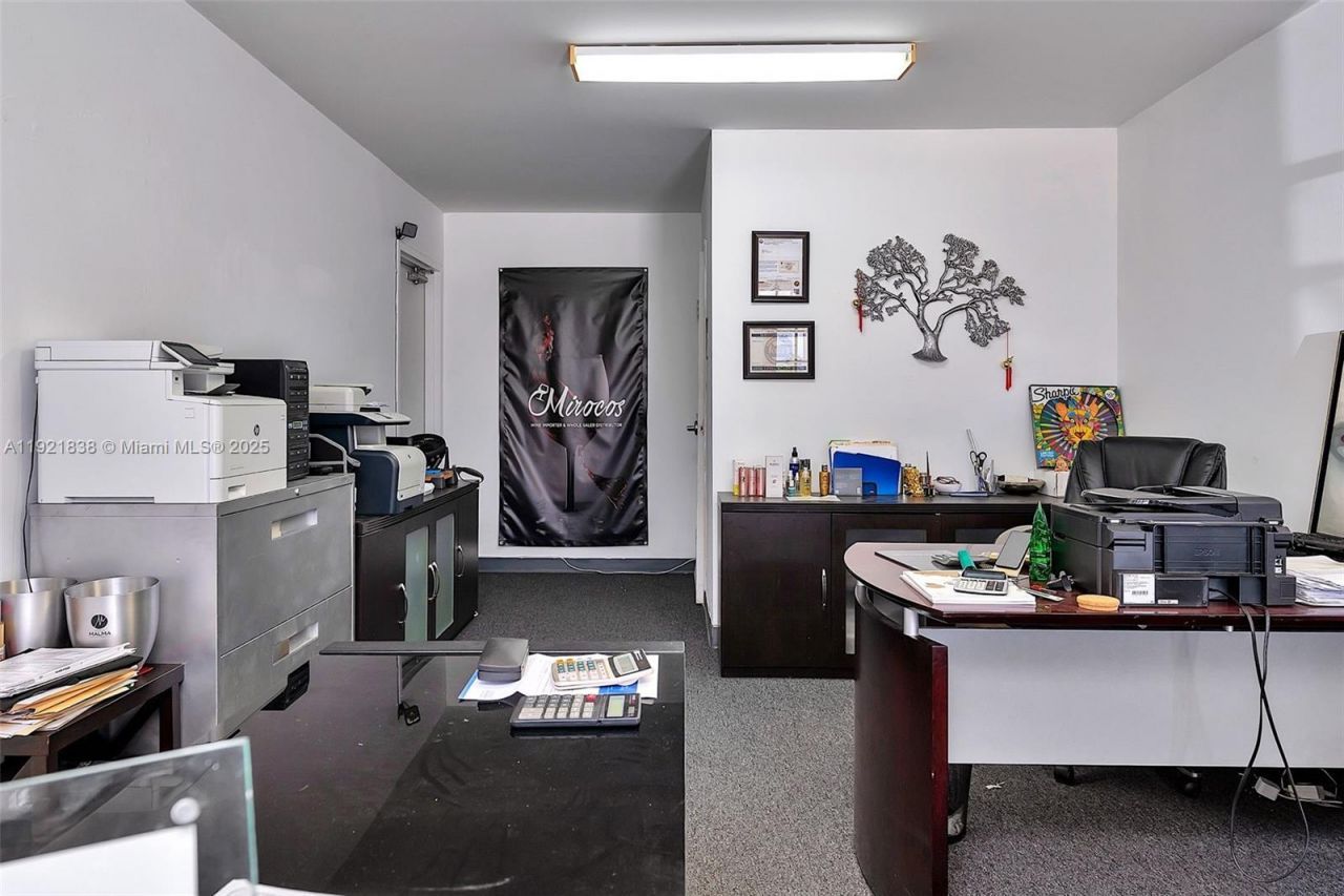 8450 NW 68 St, Doral, FL 33166 Photo