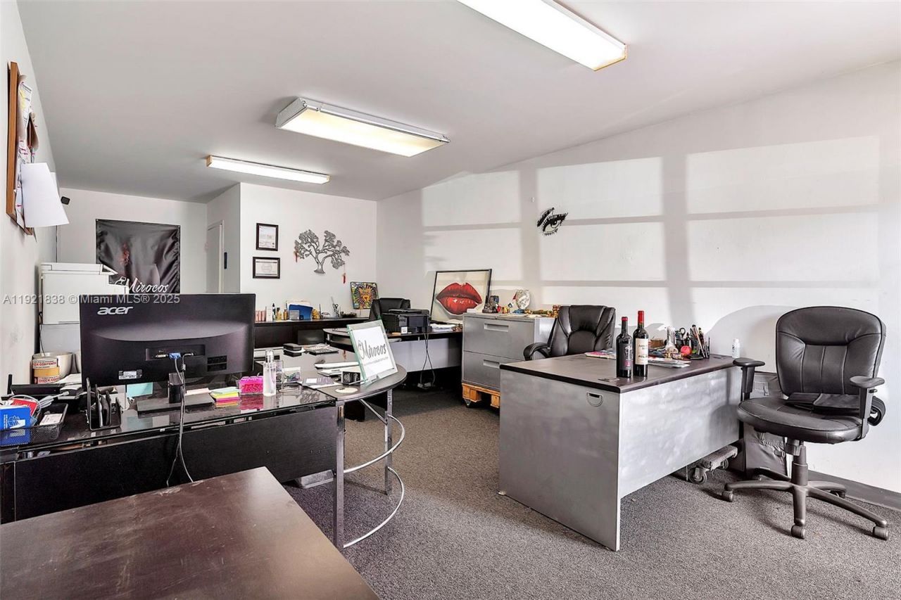 8450 NW 68 St, Doral, FL 33166 Photo