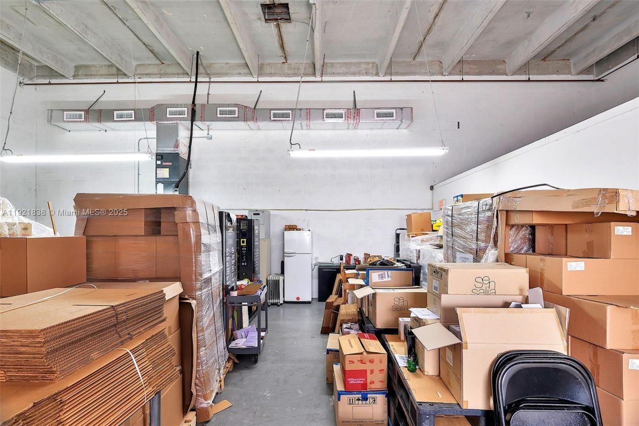 8450 NW 68 St, Doral, FL 33166 Photo