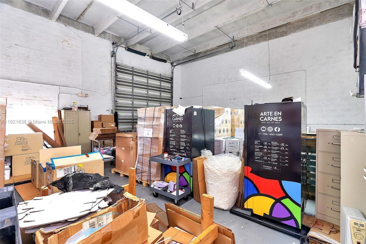 8450 NW 68 St, Doral, FL 33166 Photo