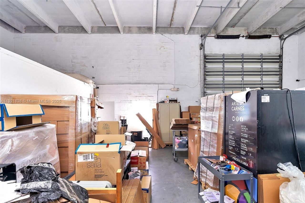 8450 NW 68 St, Doral, FL 33166 Photo