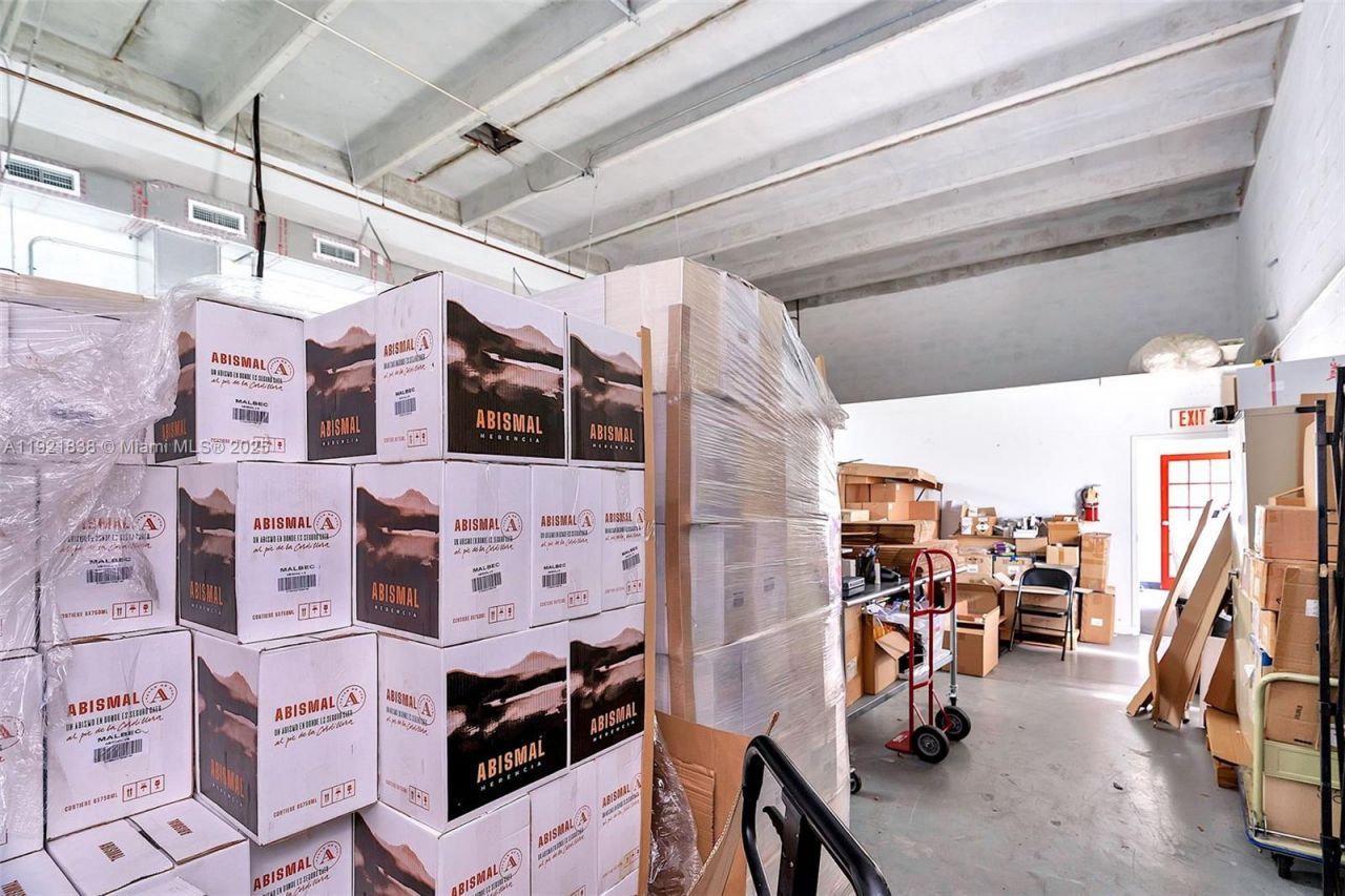 8450 NW 68 St, Doral, FL 33166 Photo