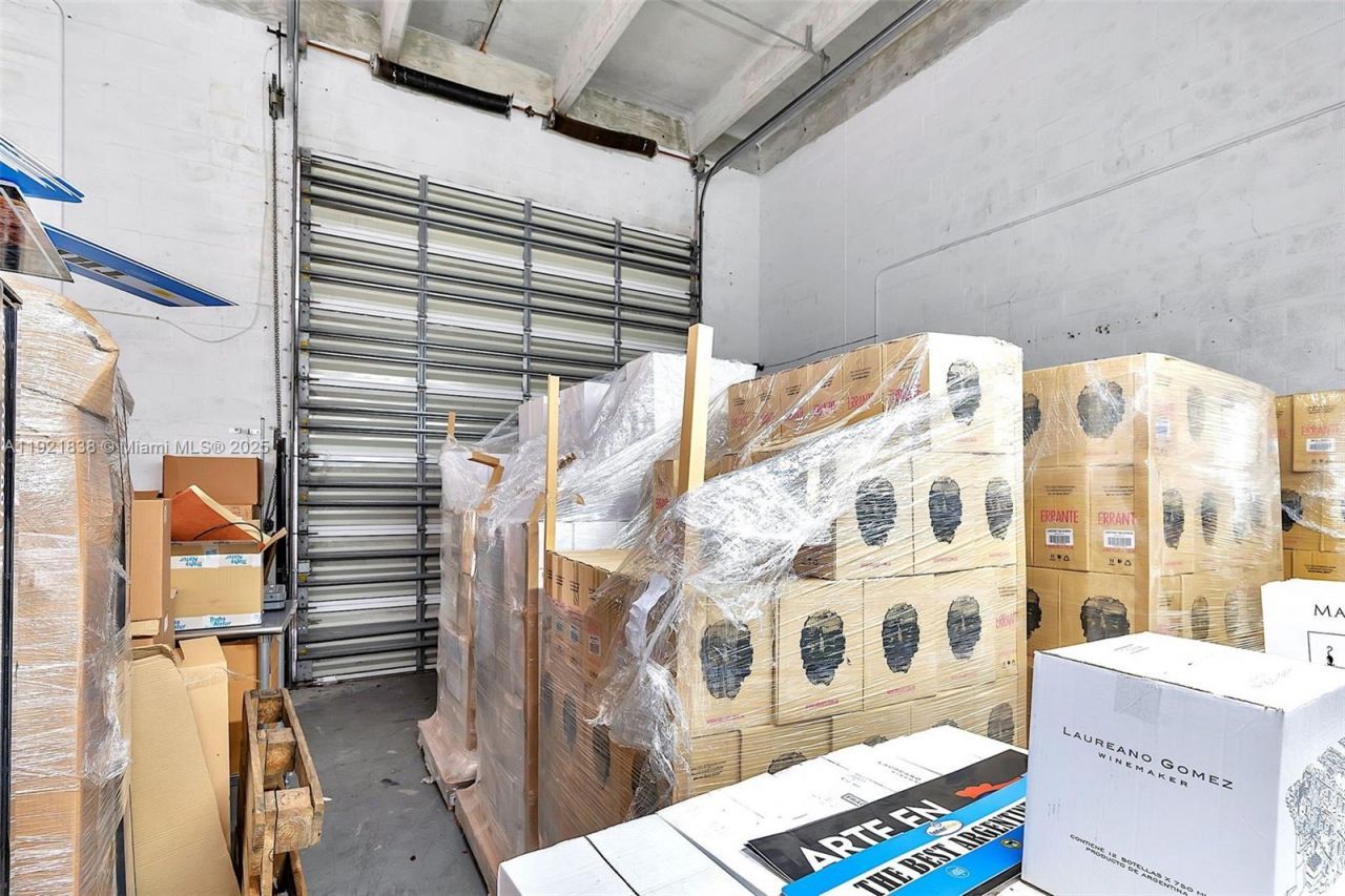 8450 NW 68 St, Doral, FL 33166 Photo