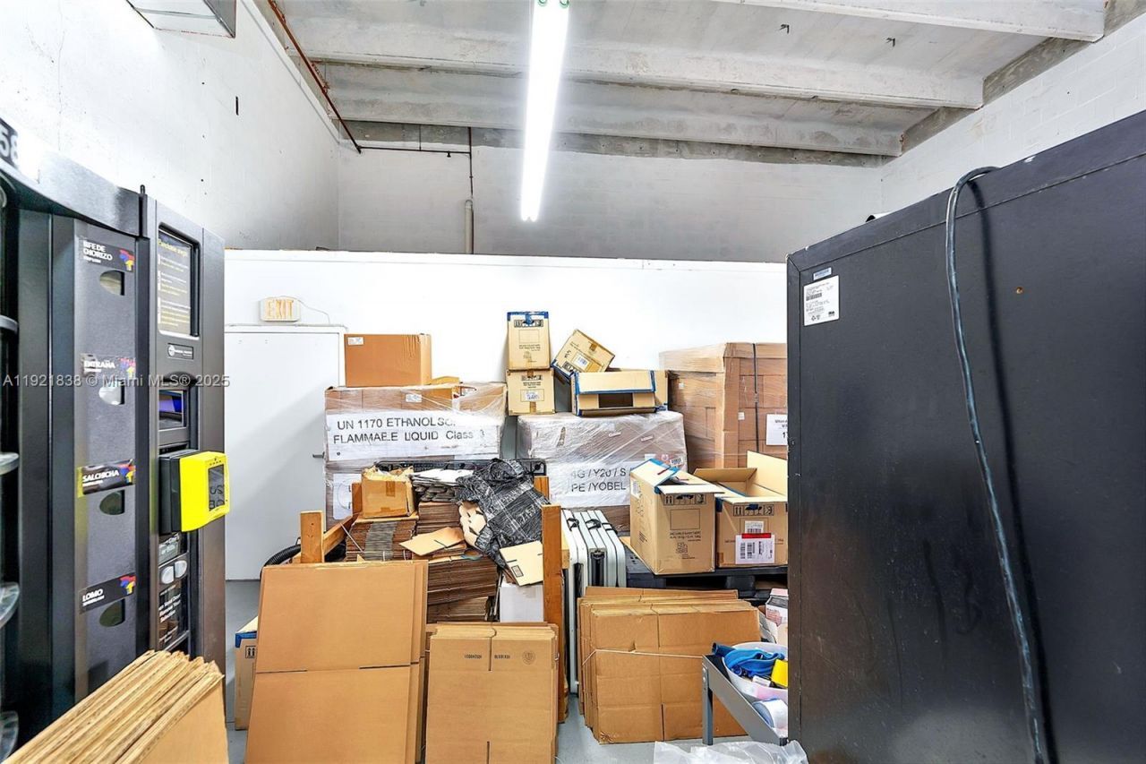 8450 NW 68 St, Doral, FL 33166 Photo