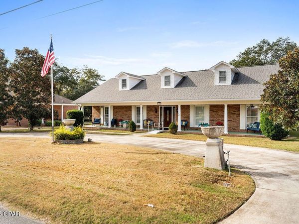 5381 College Drive , Graceville, FL 32440