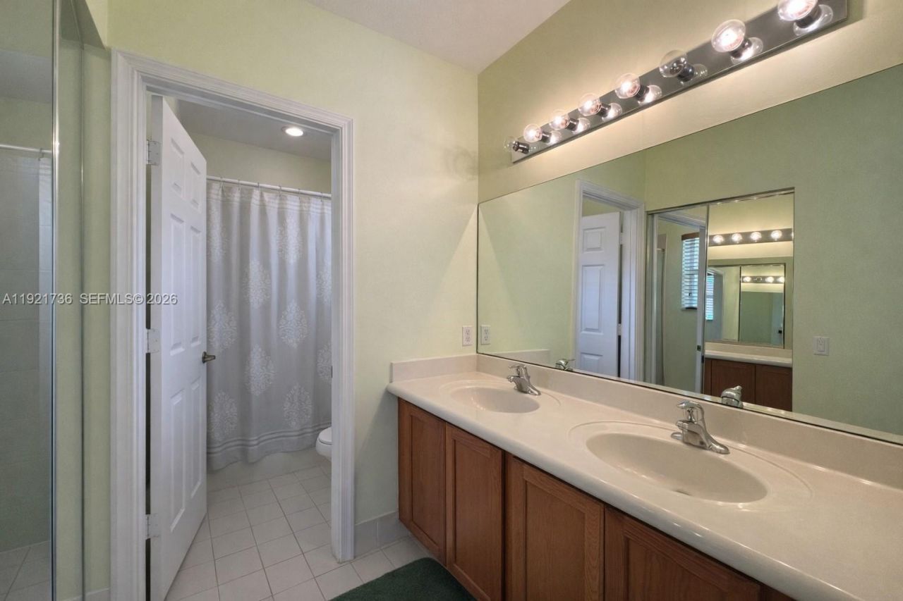 1718 Carvelle Dr, Unit 1718, Riviera Beach, FL 33404 Photo