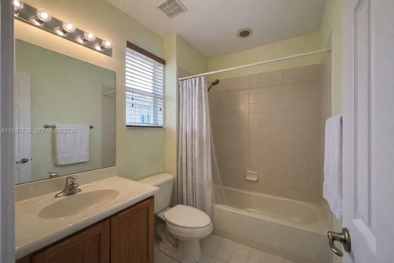 1718 Carvelle Dr, Unit 1718, Riviera Beach, FL 33404 Photo