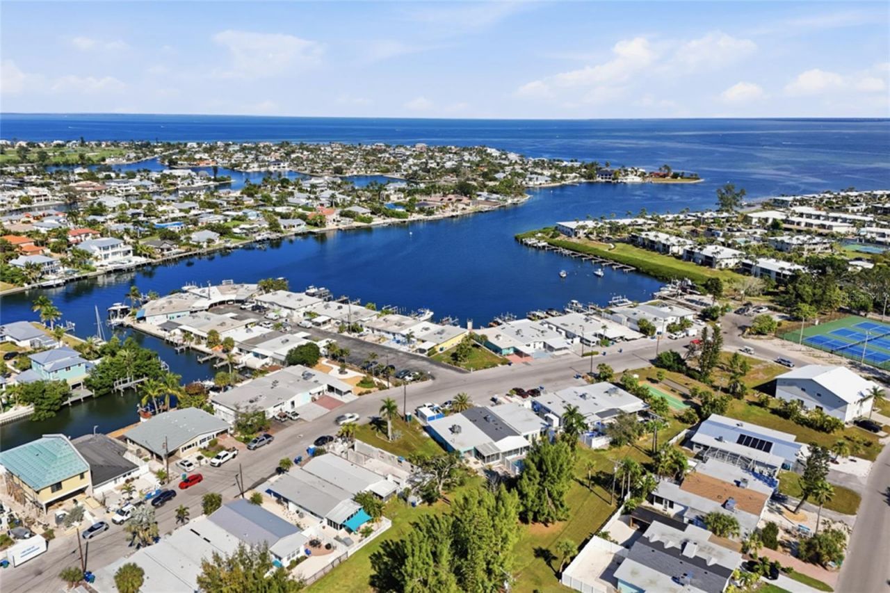 417 63rd Street, Holmes Beach, FL 34217 Photo