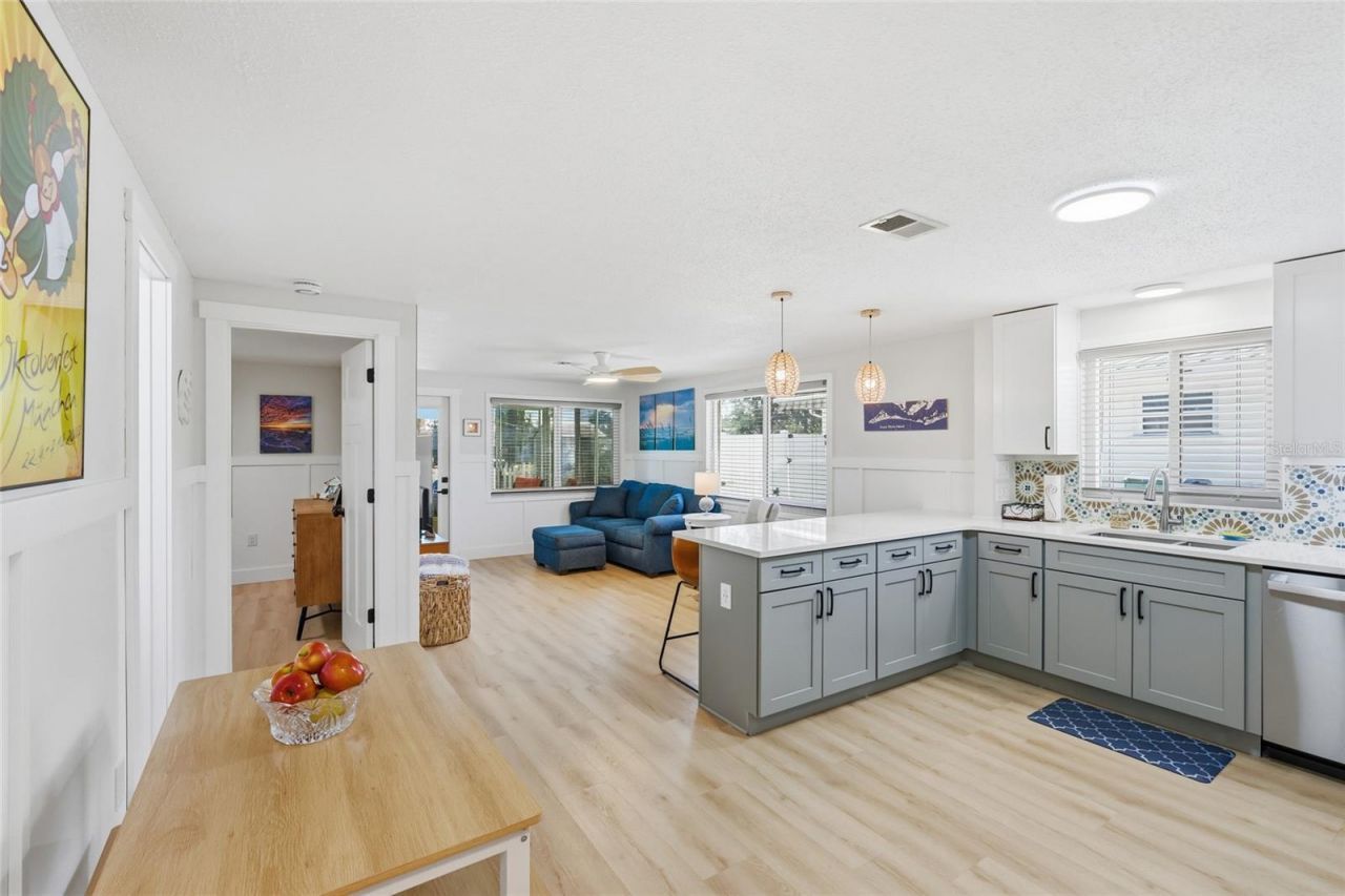 417 63rd Street, Holmes Beach, FL 34217 Photo