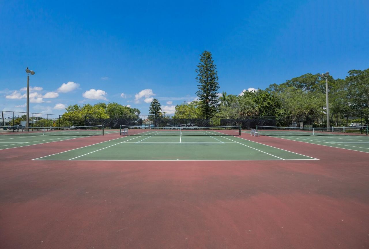 417 63rd Street, Holmes Beach, FL 34217 Photo