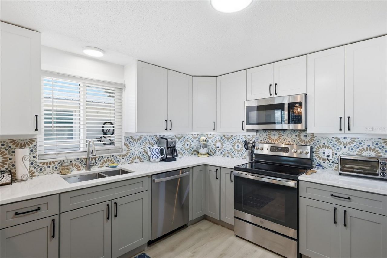 417 63rd Street, Holmes Beach, FL 34217 Photo