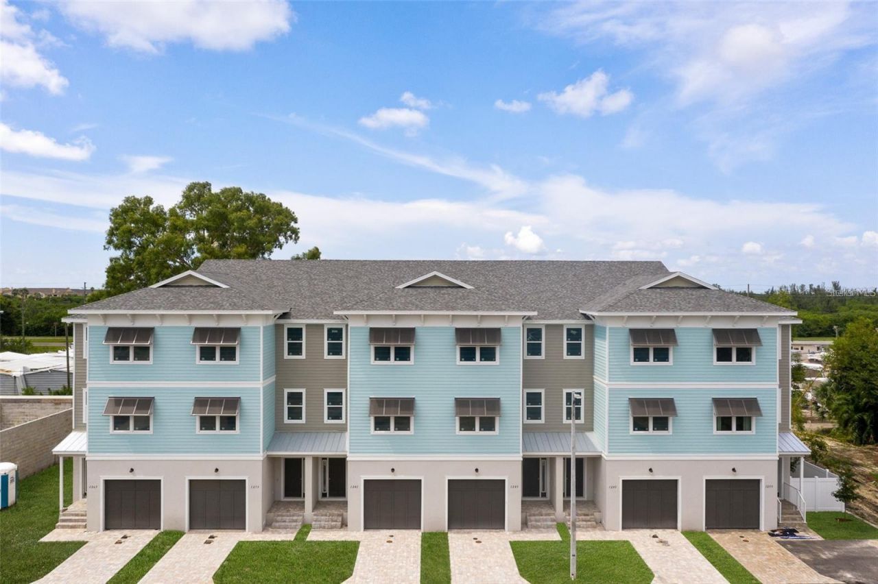 1273 Savona Drive Ne, Saint Petersburg, FL 33702 Photo