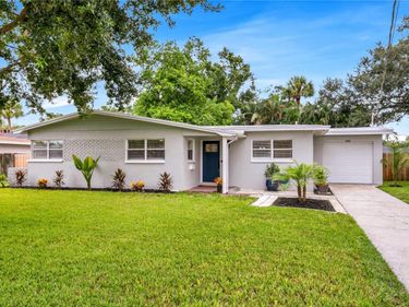 4105 W OAKELLAR AVENUE, TAMPA, FL 33611