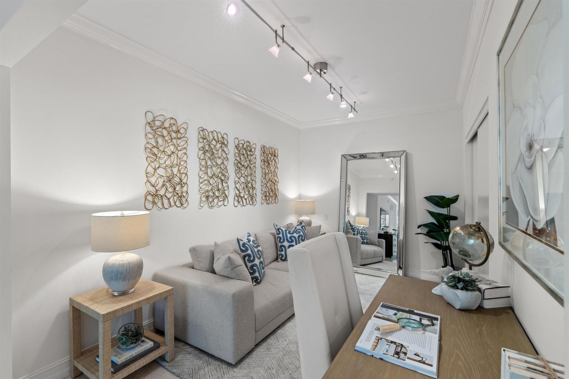 550 SE Mizner Boulevard, Unit B202, Boca Raton, FL 33432 Photo