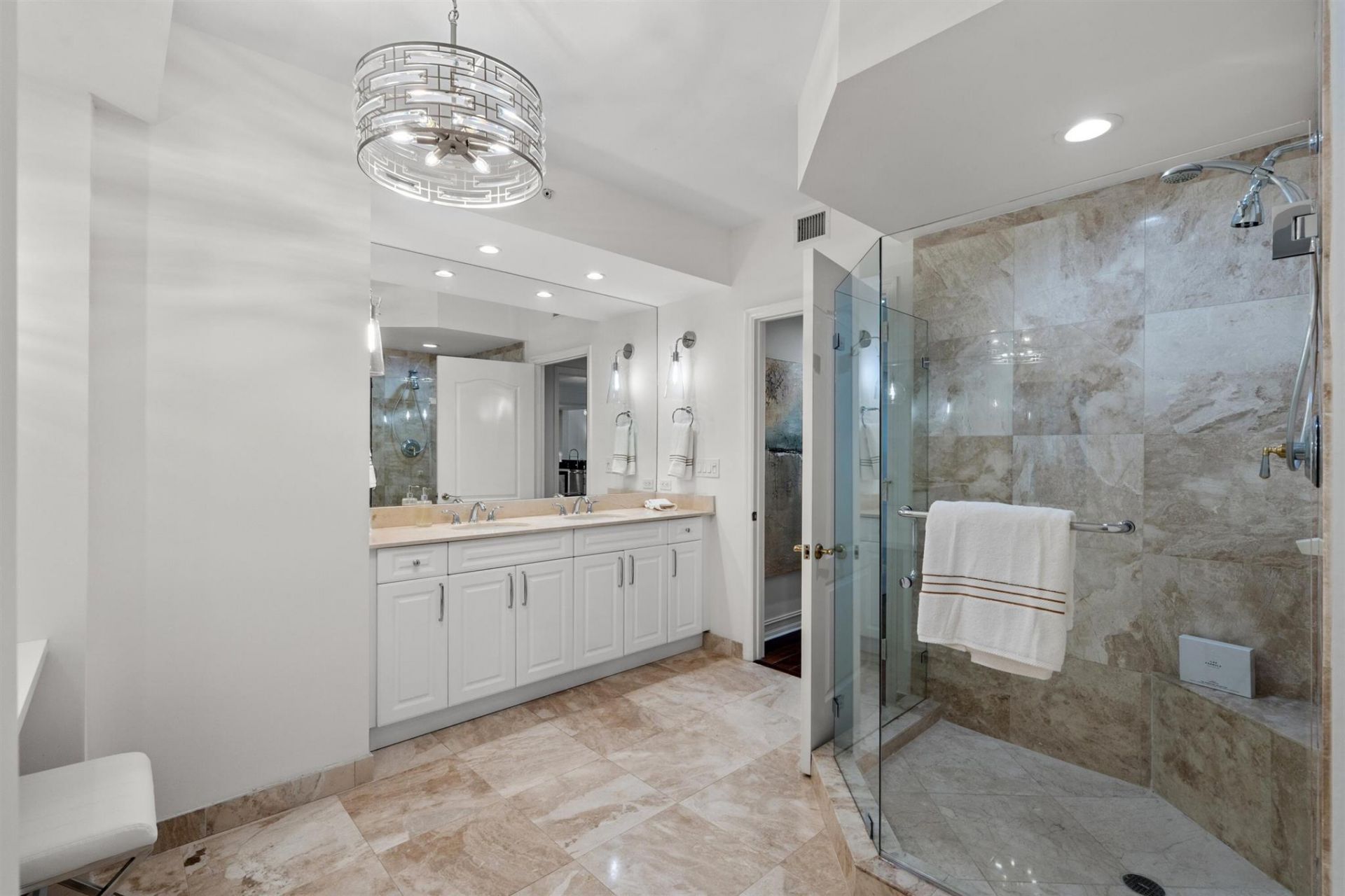 550 SE Mizner Boulevard, Unit B202, Boca Raton, FL 33432 Photo