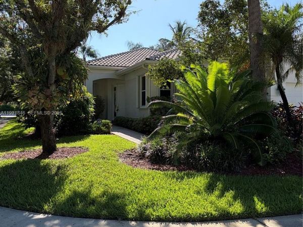 2518 Bay Pointe Ct, Weston, FL 33327