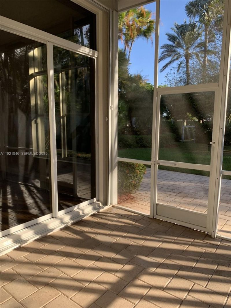 2518 Bay Pointe Ct, Weston, FL 33327 Photo