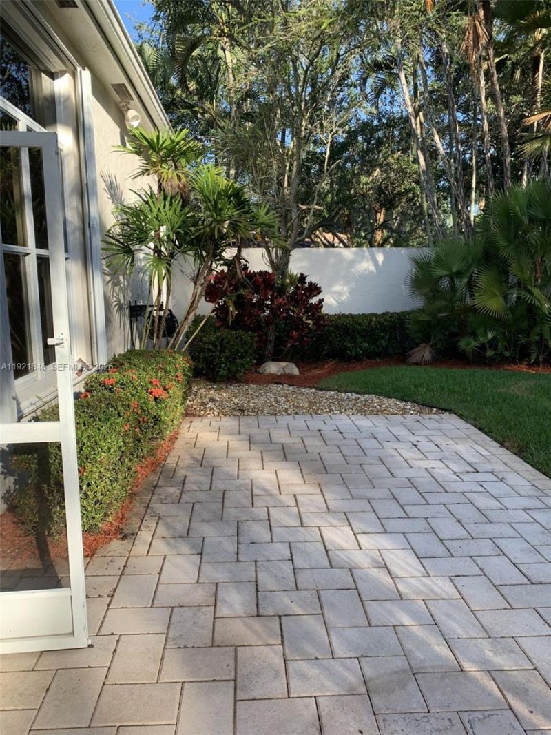 2518 Bay Pointe Ct, Weston, FL 33327 Photo