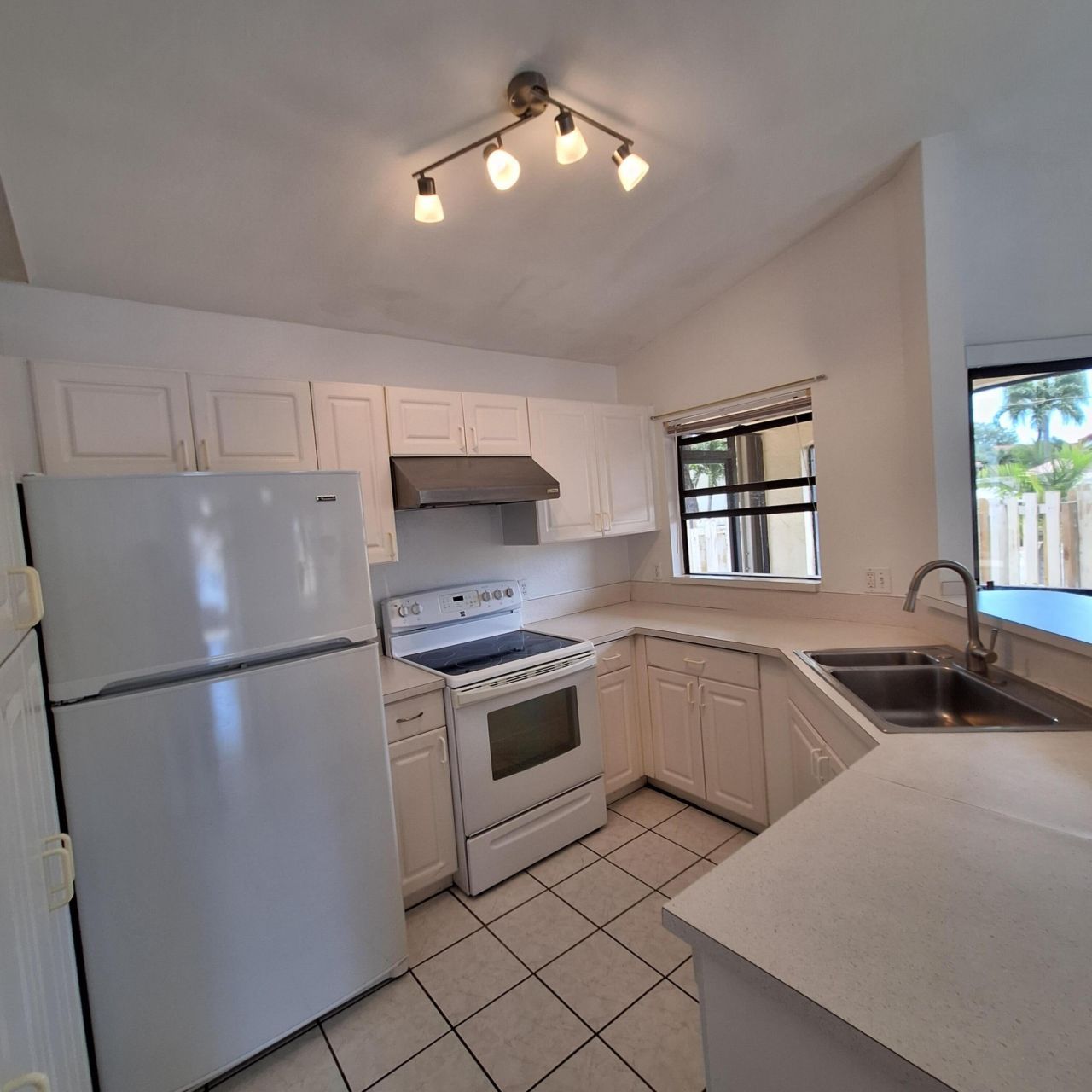 3214 San Remo Circle, Homestead, FL 33035 Photo