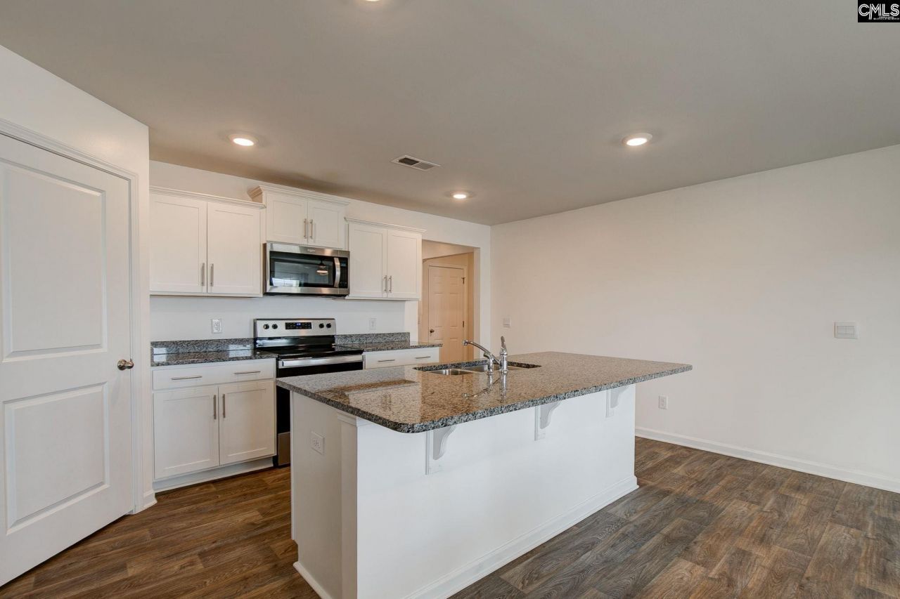 195 Carrington Drive Photo 10