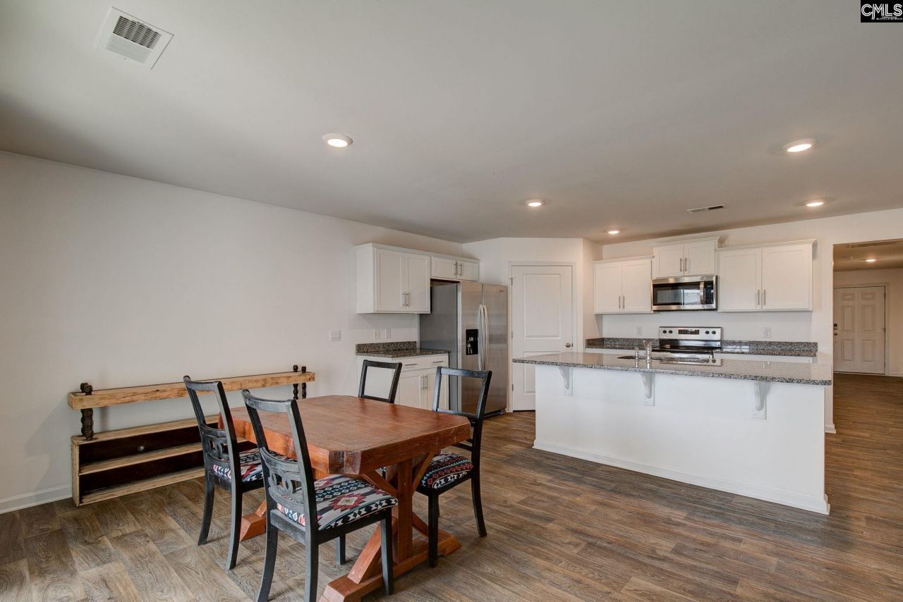 195 Carrington Drive Photo 13