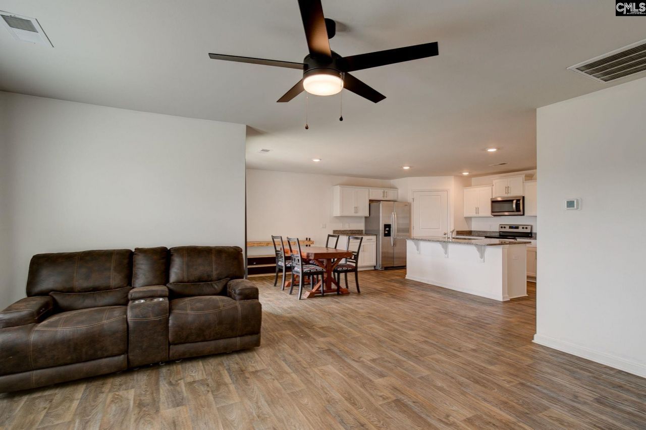 195 Carrington Drive Photo 16