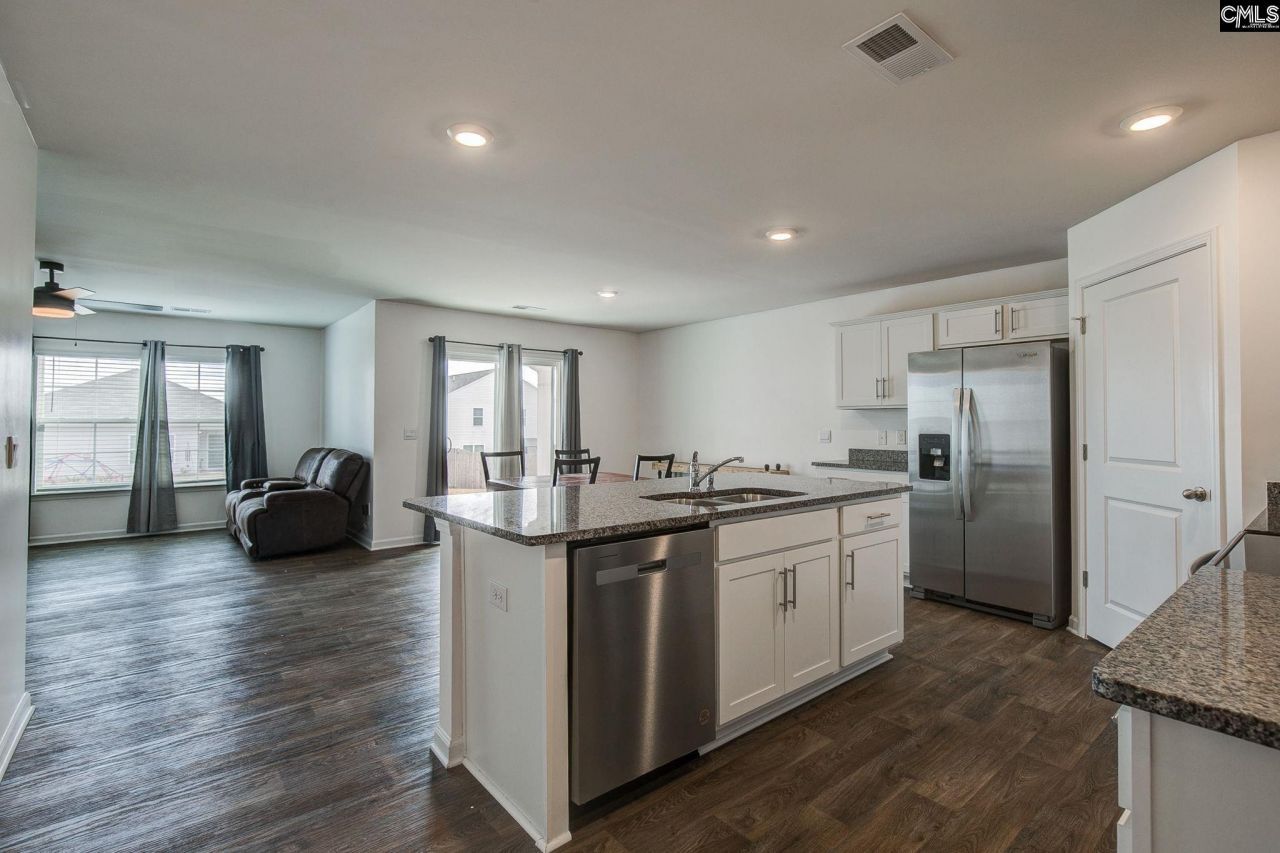 195 Carrington Drive Photo 7