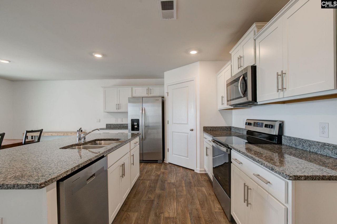 195 Carrington Drive Photo 8