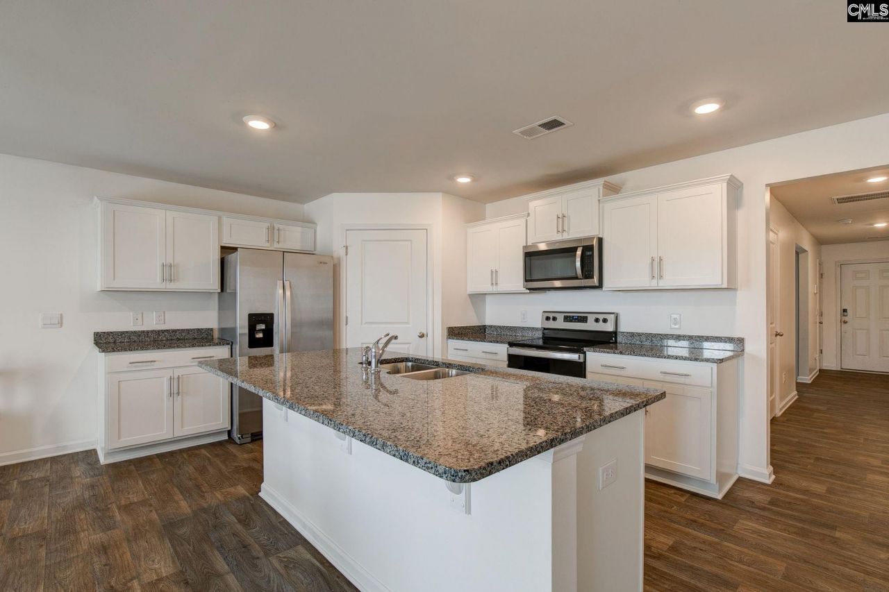 195 Carrington Drive Photo 9