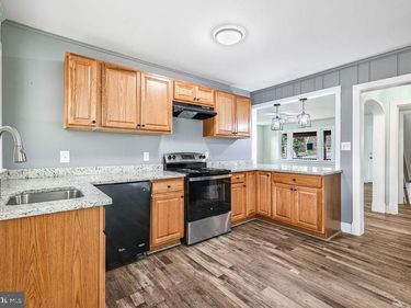 201 N GREENWAY AVENUE, BOYCE, VA 22620