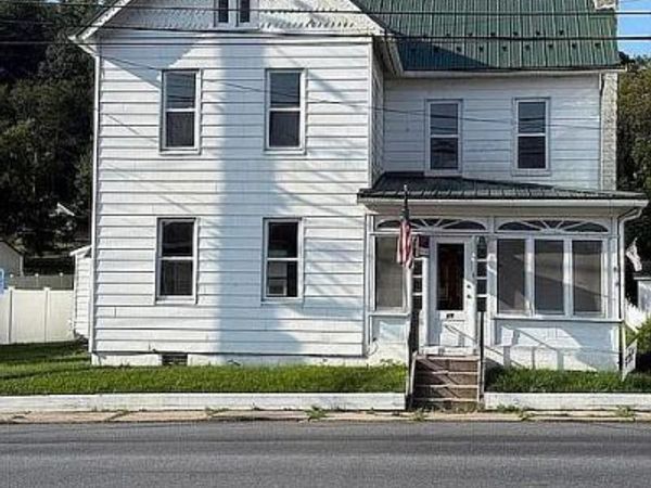 96 E PENN STREET, LENHARTSVILLE, PA 19534