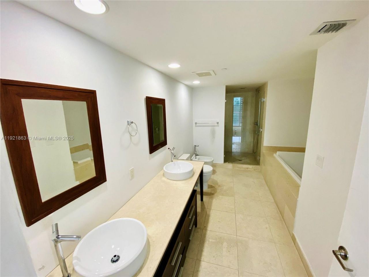 475 Brickell Ave, Unit 3715, Miami, FL 33131 Photo