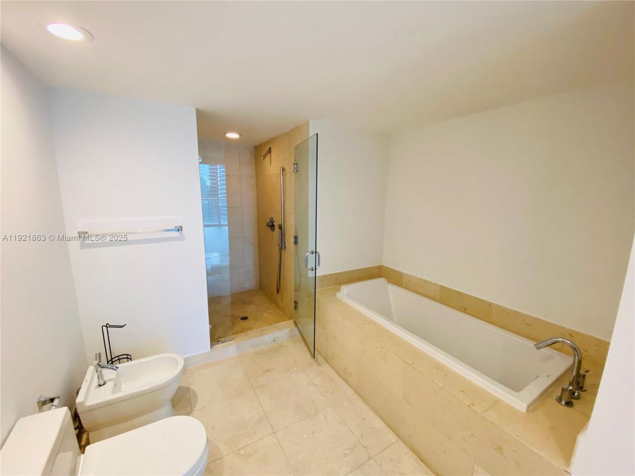 475 Brickell Ave, Unit 3715, Miami, FL 33131 Photo