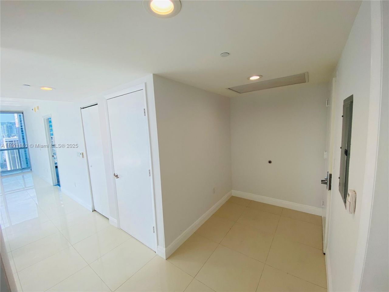 475 Brickell Ave, Unit 3715, Miami, FL 33131 Photo