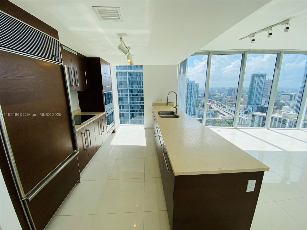 475 Brickell Ave, Unit 3715, Miami, FL 33131 Photo