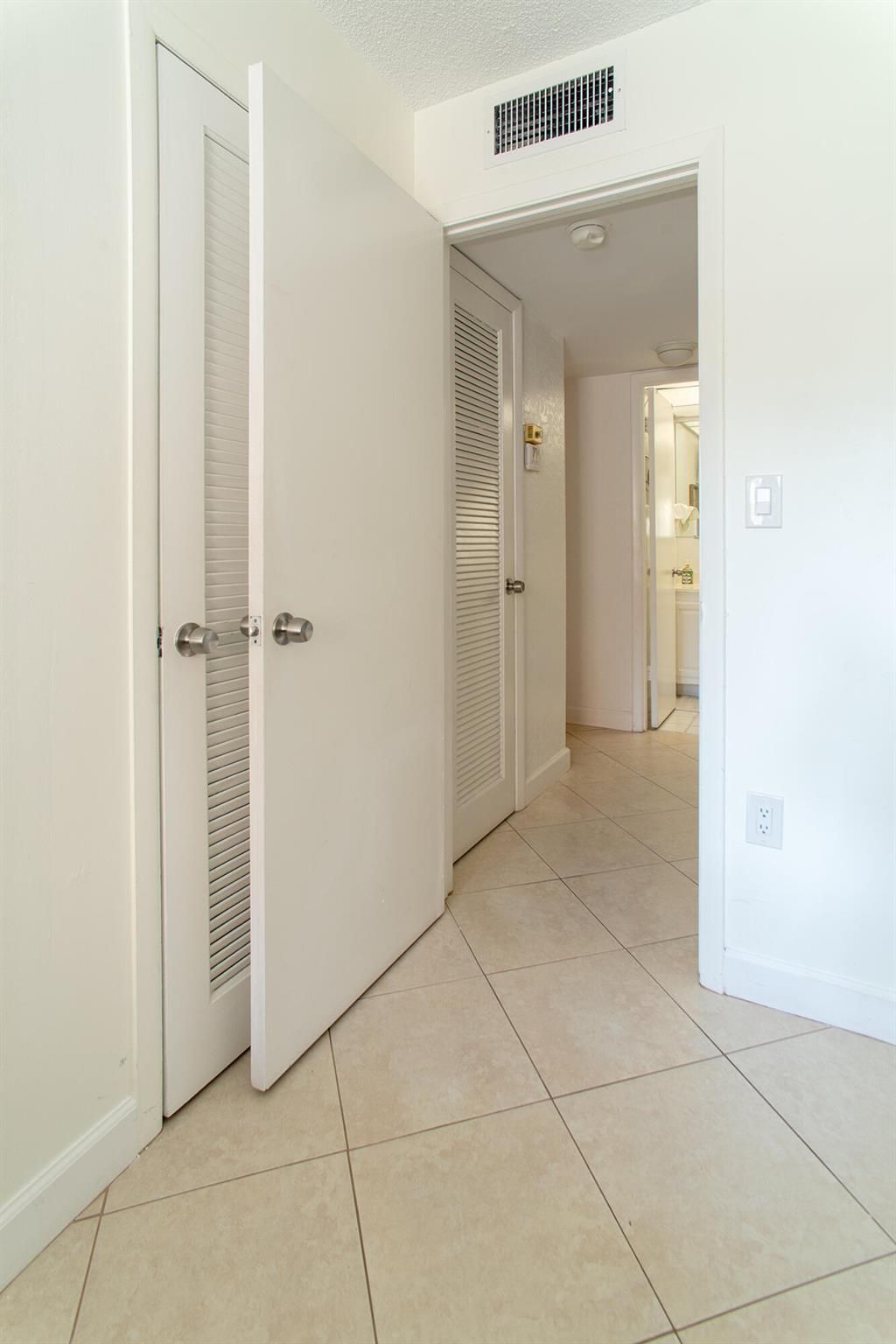 3091 E Sun Sunrise Lakes Drive E, Unit 207, Sunrise, FL 33322 Photo