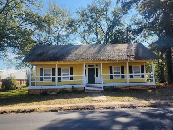 827 E Carrol Street, Coushatta, LA 71019