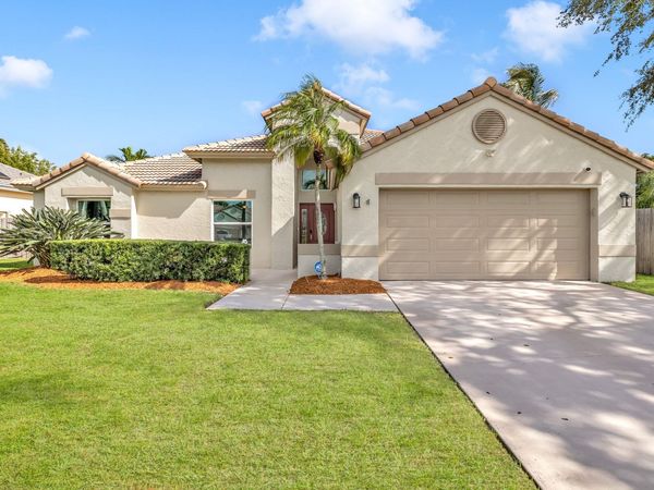 24 Dogwood Cir, Boynton Beach, FL 33436