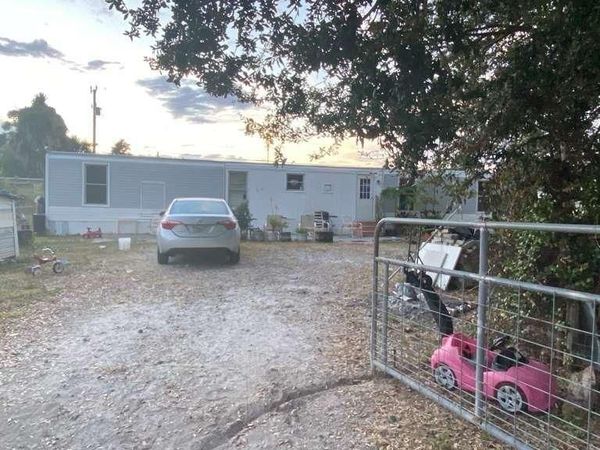 8106 Penny DR, NORTH FORT MYERS, FL 33917