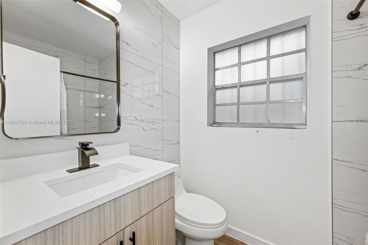 23 SW 8th St, Hallandale Beach, FL 33009 Photo