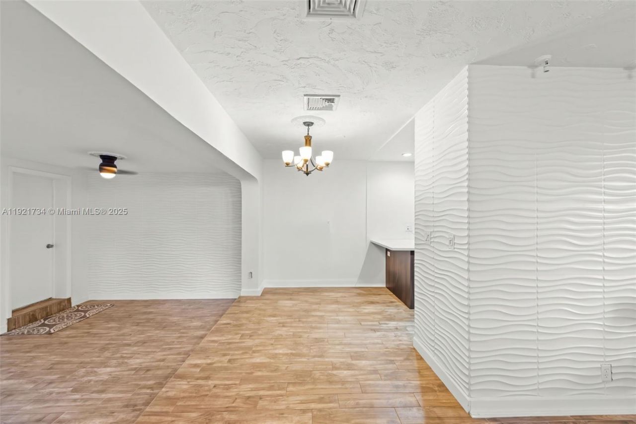 23 SW 8th St, Hallandale Beach, FL 33009 Photo