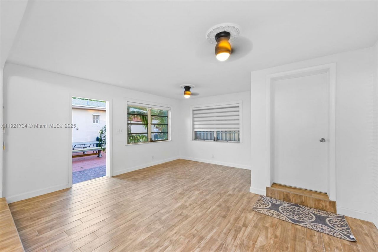 23 SW 8th St, Hallandale Beach, FL 33009 Photo