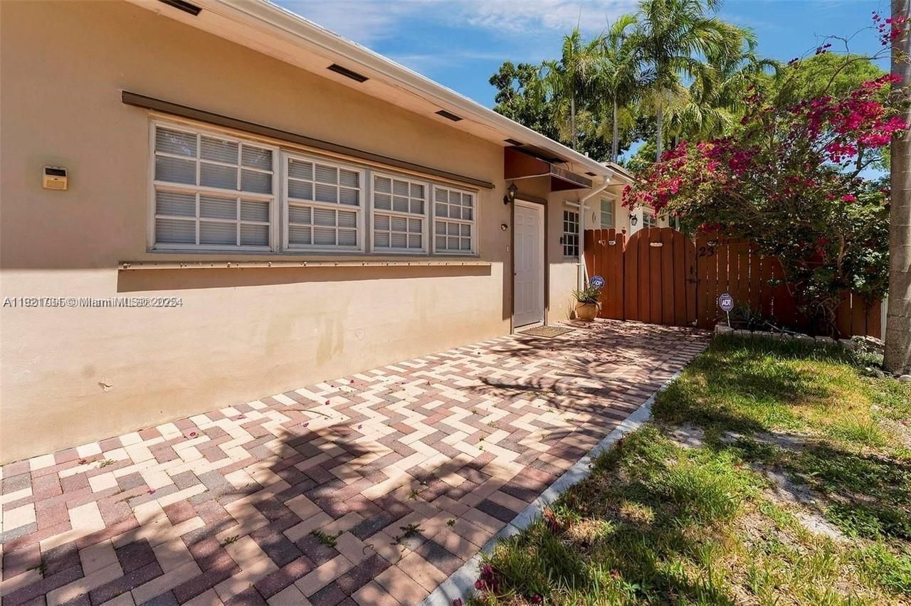 23 SW 8th St, Hallandale Beach, FL 33009 Photo