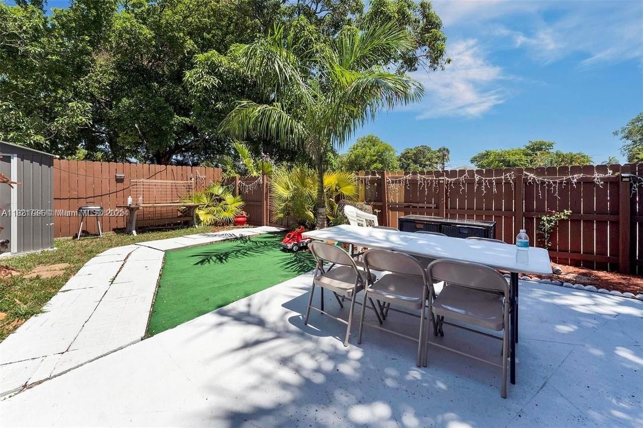 23 SW 8th St, Hallandale Beach, FL 33009 Photo