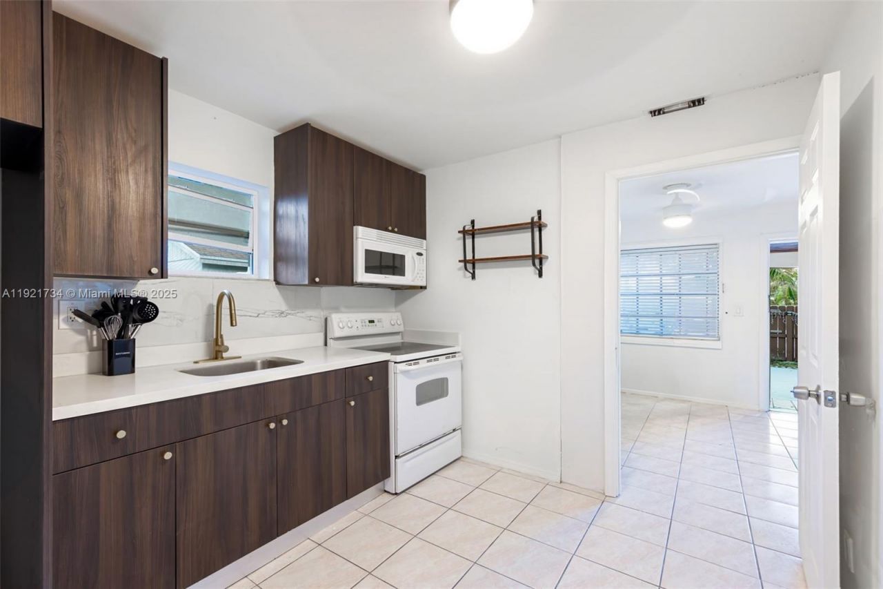 23 SW 8th St, Hallandale Beach, FL 33009 Photo