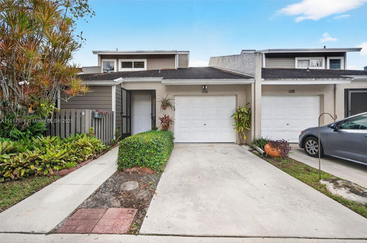616 Woodgate Ln, Unit D, Sunrise, FL 33326 Photo